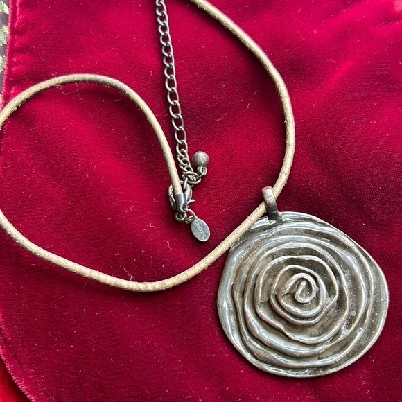 Chicos medallion necklace pendant nest like design euc bronze metal adjustable - Picture 1 of 11